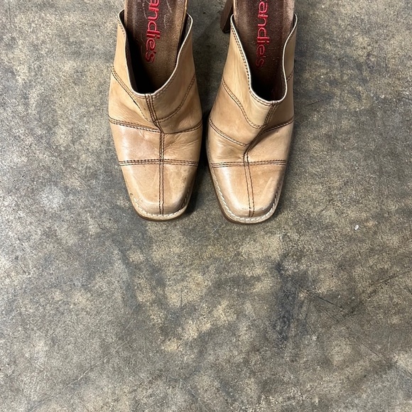 Candie's Women's Tan Leather Mules - Picture 8 of 9
